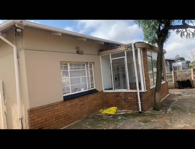 5 BEDROOM HOUSE FOR SALE IN REGENTS PARK